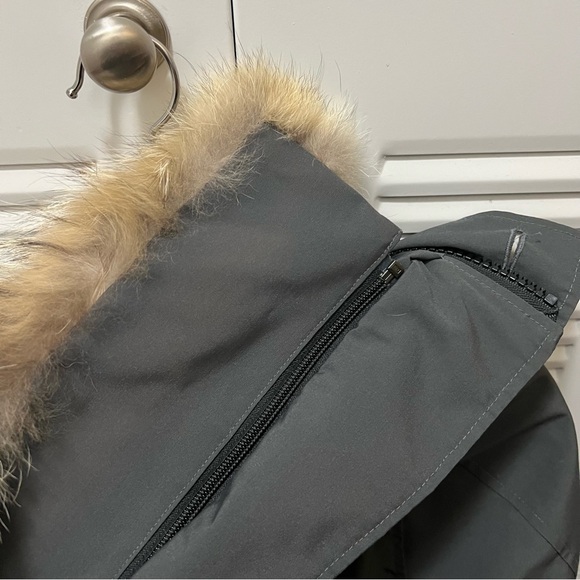 Canada goose jacket - Picture 5 of 13
